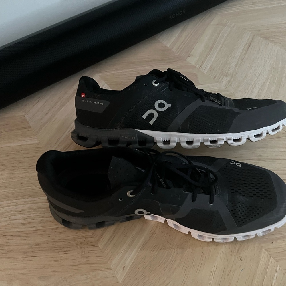 Size 10 On Running shoes black